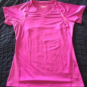 Kirkland Signature athletic top SZ medium